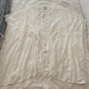 Francesca‘s, white lace tie kimono